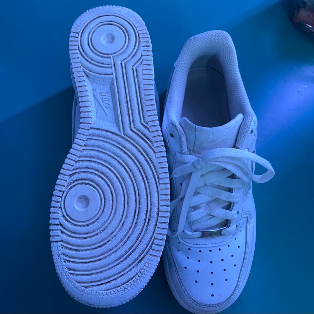 us 7 womans air force 1 low
